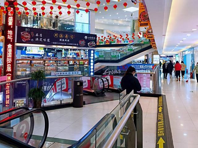 重庆渝北老牌购物广场曾经的排面如今发展堪忧